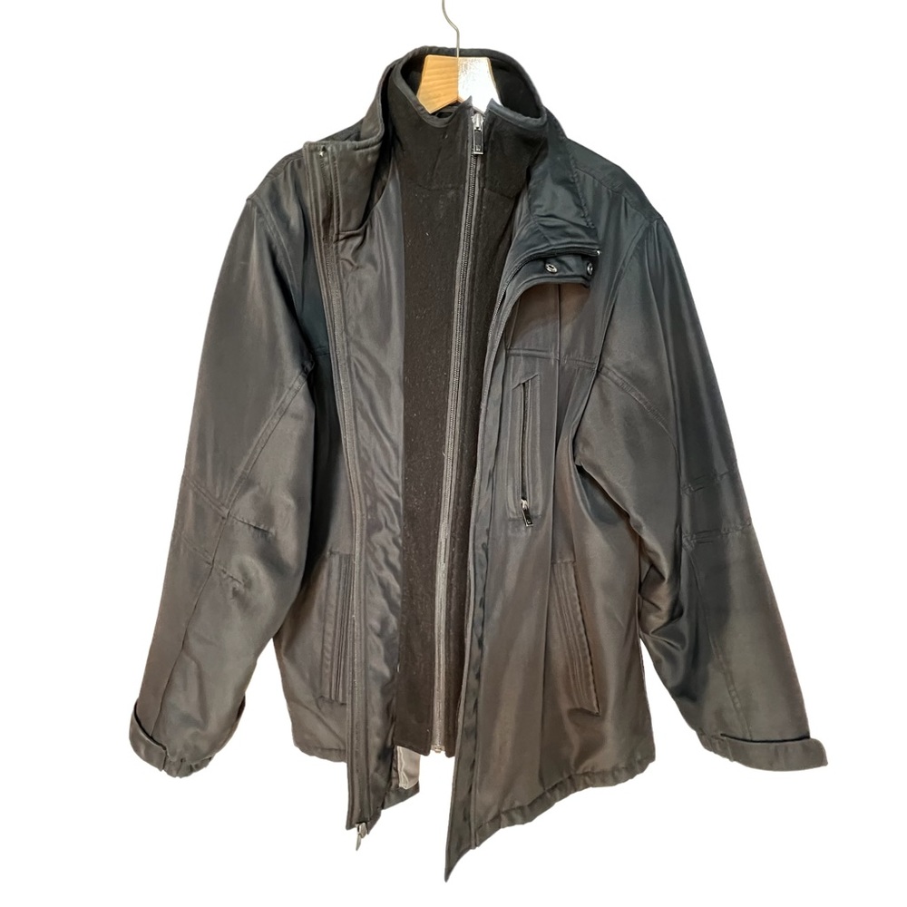 Weatherproof winter coat black zip and snap. Hidden pockets Velcro cuffs xl